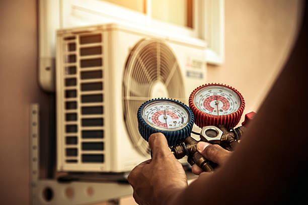 Professional Hvac technician working in Edison, CA